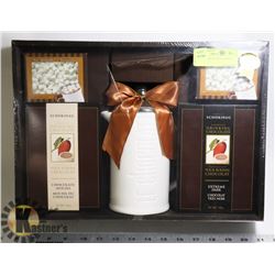 WOOD BOX WITH 2 PACKAGES OF SCHOKINAG