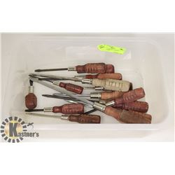 14 VINTAGE WOOD HANDLED SCREWDRIVERS