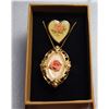 Image 1 : 18)  GOLD TONE VINTAGE HEART SHAPED