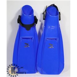 NEW PAIR OF 1ST DARK BLUE SIZE YOUTH LARGE FLIPPER