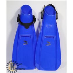 NEW PAIR OF 1ST DARK BLUE SIZE YOUTH LARGE FLIPPER