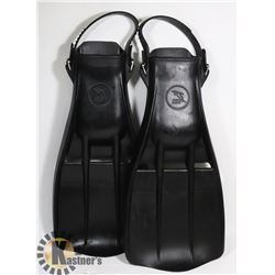 NEW PAIR OF 1ST BLACK HEAVY RUBBER VENTED FLIPPERS