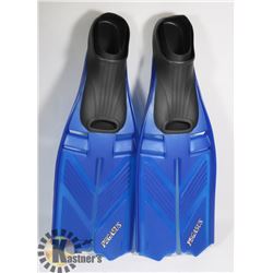 NEW PAIR OF BLUE PEGASUS SPLIT FIN FLIPPERS