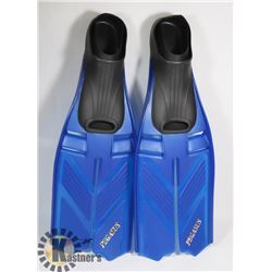 NEW PAIR OF BLUE PEGASUS SPLIT FIN FLIPPERS