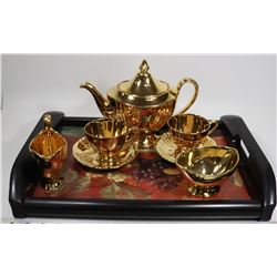 DECORATIVE WOOD PLATTER W/ 10-PC GOLD TONE