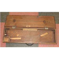 ANTIQUE WOODEN GUN CASE WITH CLEANING ROD