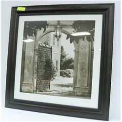 MEDIUM SHOWHOME ART  30" X 30"