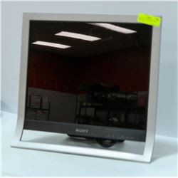 SONY 19" FLAT SCREEN COLOR MONITOR