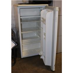 KENMORE BAR FRIDGE 18 X 18 X 33"