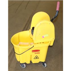 INDUSTRIAL MOP BUCKET BY RUBBERMAID