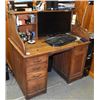 Image 2 : Threadgill's Desk
