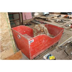 RED WOOD SLEIGH C/W METAL SKIIS