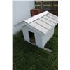 Image 1 : WHITE DOG HOUSE