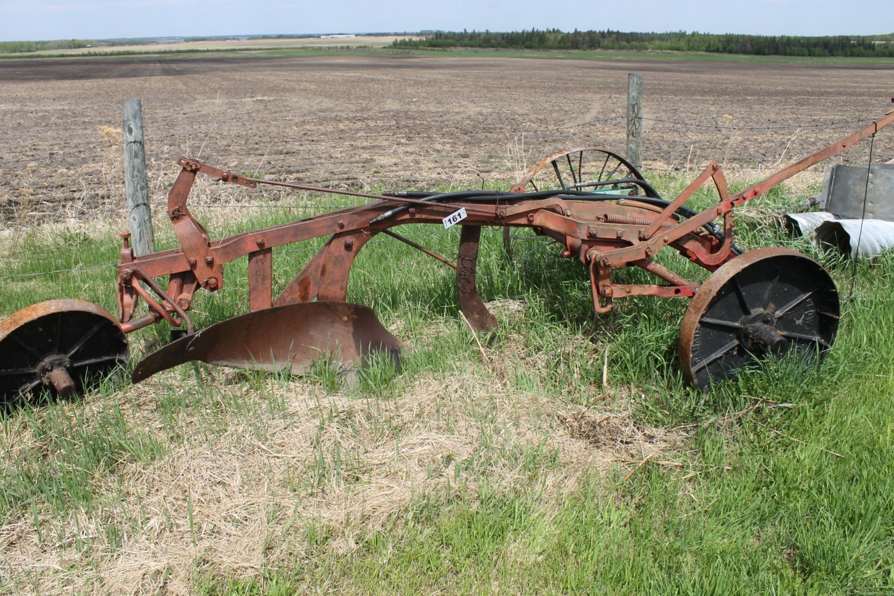 SINGLE BOTTOM BREAKING PLOW