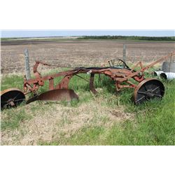 SINGLE BOTTOM BREAKING PLOW