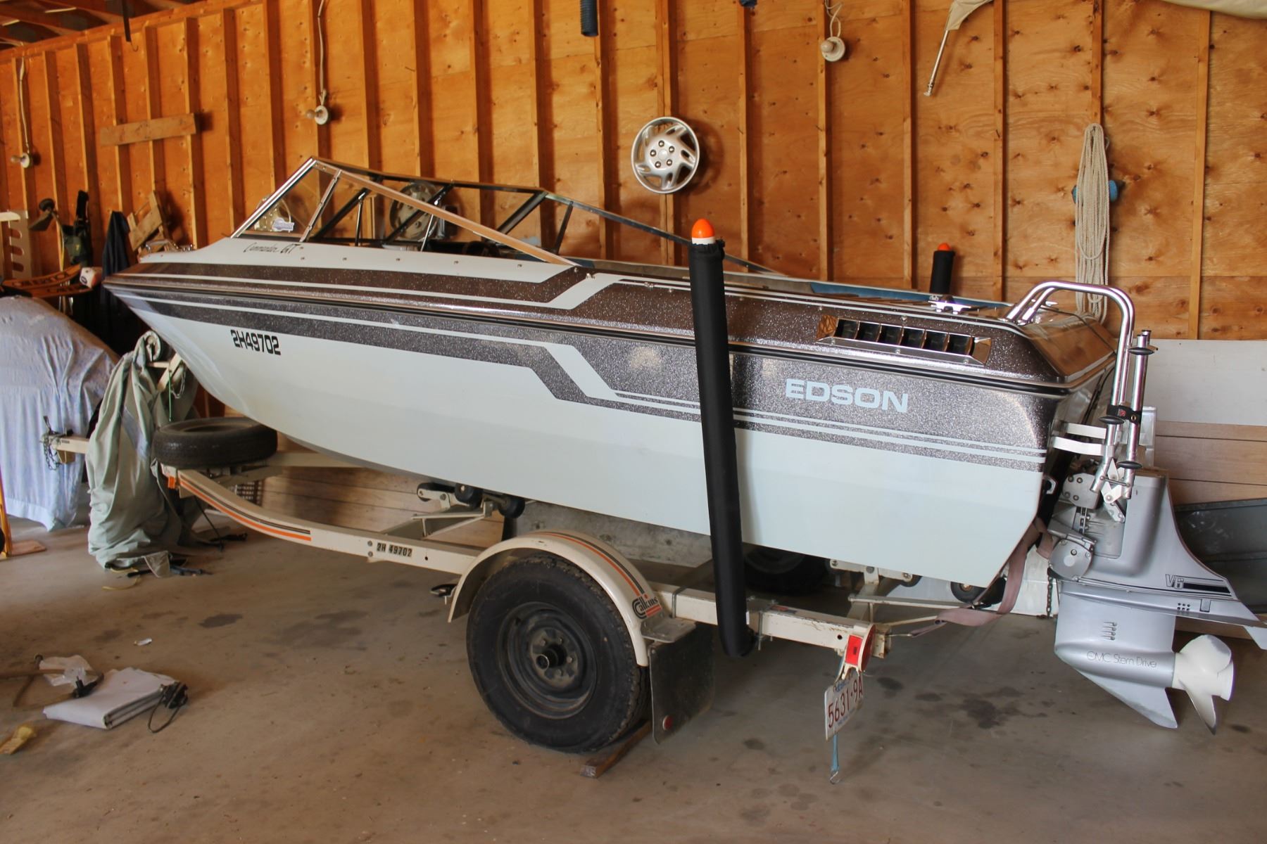 1985 EDSON OPEN BOW BOAT C/W CALKINS TRAILER
