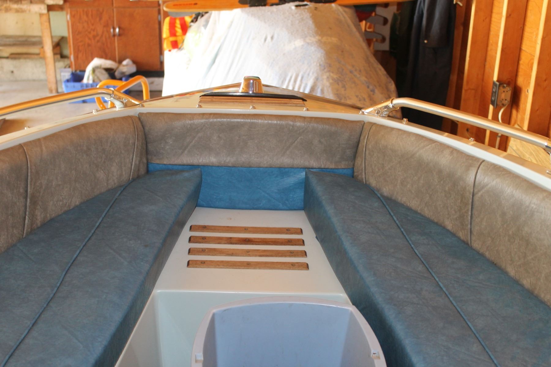 1985 EDSON OPEN BOW BOAT C/W CALKINS TRAILER