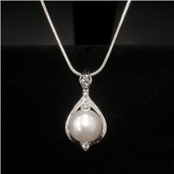 Elegant Ladies 925 Silver Necklace With Pearl Mounted Pendant