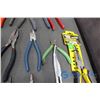 Image 5 : Assortment of Pliers