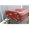 Image 4 : **(2) Large Vintage Suitcases