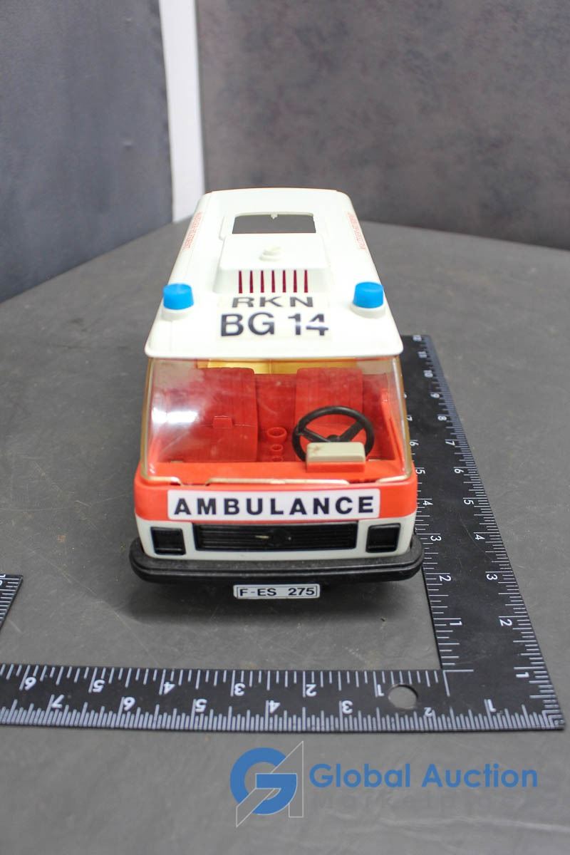 playmobil ambulance 1977