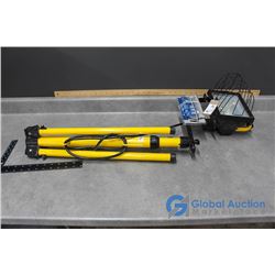 500 Watt Utility Light on Tripod w/3 New 500 Watt Bulbs - Working