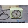 Image 9 : Vintage 6 Cordless Transistor Channel Master Radio, Electric Clock & The Handle Kodak Instant Camera