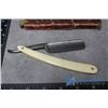 Image 5 : Vintage Straight Razor w/Case