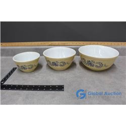 Set of (3) Pyrex Bowls Homestead 1976-1980