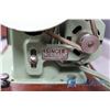 Image 8 : Singer Sewing Machine