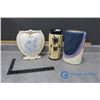 Image 1 : (3) Decorative Vases