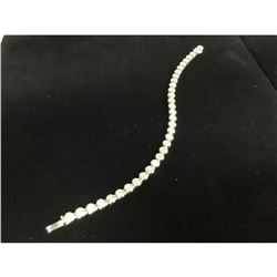 Exquisite 18K White Gold Woman's Bracelet With 3.4ct Inset Diamonds