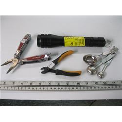 FLASHLIGHT, SNAP ON MULTI TOOL, MEASURING SPOONS ETC.