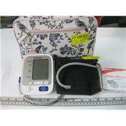 BLOOD PRESSURE METER WITH BAG