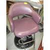 Image 1 : MAROON HYDRAULIC SALON CHAIR