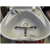 Image 2 : HAIR WASH CHAIR WITH SINK