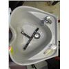Image 2 : HAIR WASH CHAIR WITH SINK