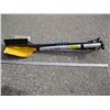 Image 1 : COLLAPSIBLE SHOVEL, 2 WINDOW SCRAPERS
