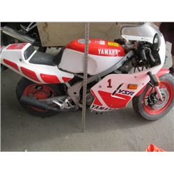 SMALL 1988 YAMAHA STREET BIKE MOTORCYCLE (CAFE STYLE) (AS IS) - NO PAPERS