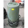 Image 1 : 8 GREEN GARAGE CANS