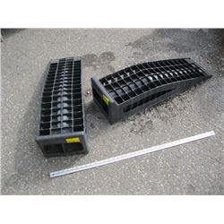 PAIR OF PLASTIC CAR RAMPS