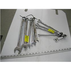 2 BUNDLES OF MAXIMUM WRENCHES