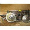 Image 1 : VOLVO GRILL, HUBCAPS, SET OF WHEEL LOCKS
