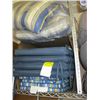 Image 1 : A LOT OF BLUE/WHITE PATIO CUSHIONS
