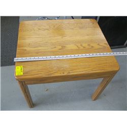 OAK END TABLE