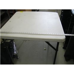 4x4 PLASTIC FOLDING TABLE