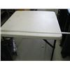 Image 1 : 4x4 PLASTIC FOLDING TABLE