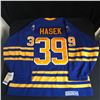Image 1 : DOMINIK HASEK SIGNED SABRES JERSEY (FRAMEWORTH COA)