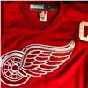 Image 5 : GORDIE HOWE SIGNED DETROIT RED WINGS CUSTOM JERSEY WITH INSCRIPTION ( PASTIME COA)
