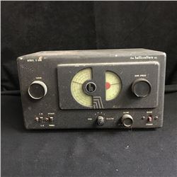 ANTIQUE SHORT WAVE RADIO